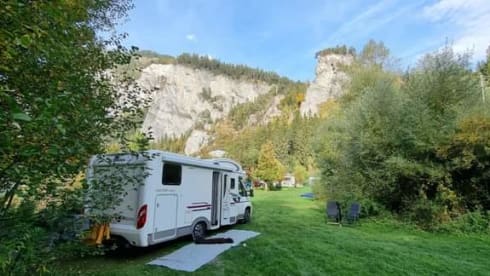 Luxurious spacious 5 person Adria Matrix 680 SP