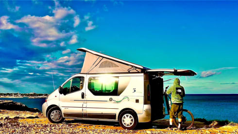 Vulamdander Family Van – Adria 3-Wege-Mietwagen in Apulien