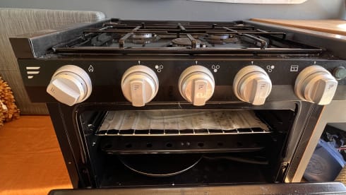 Komeet – Adventurous Mercedes Sprinter for rent!