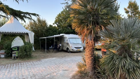 Spacious Luxury Camper 4/5p | hp 170 | transverse bed & lifting bed | complete inventory 