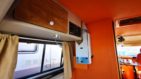 Laranja – Rent a  Blue Classics’s Combi J9