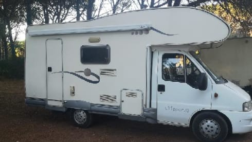 ERCOLITO  – Compact coachbuilt motorhome