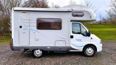 Hugo – Fiat campervan met 4 slaapplaatsen uit 2003