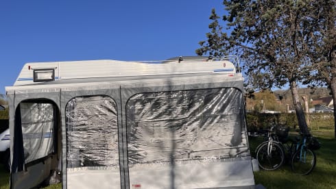 Big Bertha – 4 berth Mercedes-Benz semi-integrated from 1998