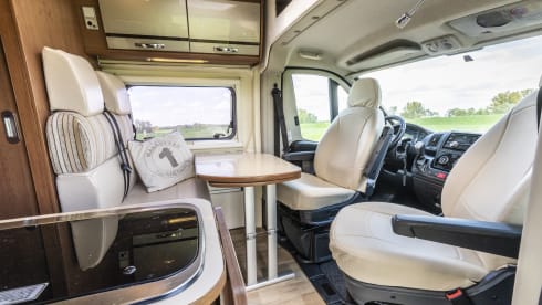 luxury bus camper automatic with French bed