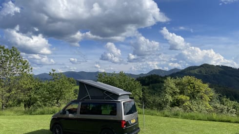 Luxe California Beach T6.1 (camper 2-4p, auto tot max 7p) – 4p Volkswagen campervan uit 2021