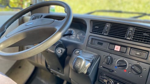 Camper2Go – 5p Hymer Integral from 1997, possibly with bicycles