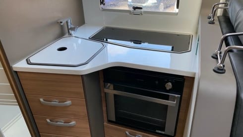 Adria – Adria 6701XL Plus coral 5 person camper