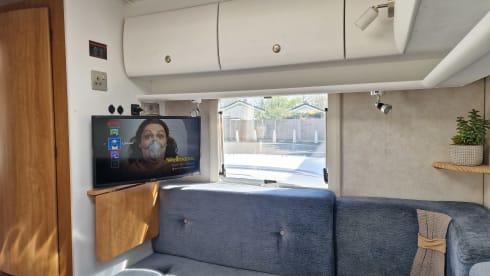 Insurance Included in rental – Perfect family motorhome 6 berth 'off grid'