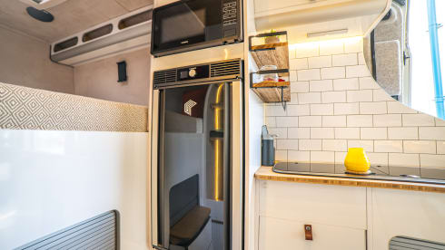 THE JUGGERNAUT – 5 berth Volkswagen bus from 2016