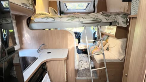Bumble – Luxury, Warm & Comfy, Light & spacious van with 3 double beds
