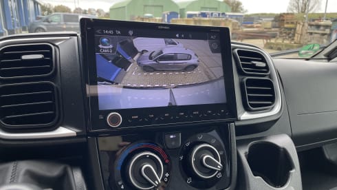 Tourer 5.9 – Carado CV 601 - fixed bed with a length of 5.99 METER!