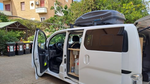 Alex – Indipendent: cheap for cost, city and nature