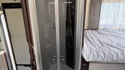 Full option 5 person Benimar automatic