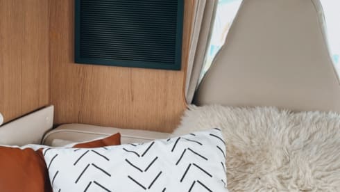 Jai the Camper – Beautiful and trendy 7p Rimor alcove from 2017