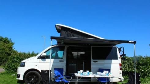 Falcon – 4 berth Volkswagen campervan from 2014