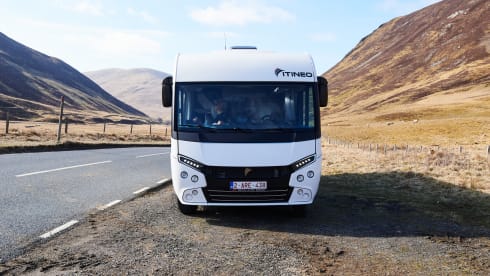 Spacious integral camper for 5 people