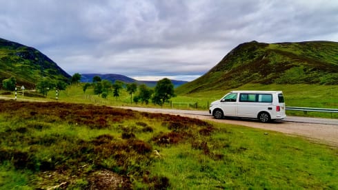 Maggie – VW California Surf - Sleeps 4, home comforts! Heater