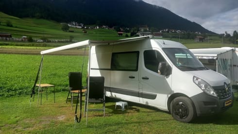 Renault-Bus mit 2 Sitzplätzen aus dem Jahr 2016