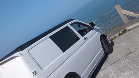 Great value cheapest on Goboony – Great looking Vw campervan 4 birth with awning 