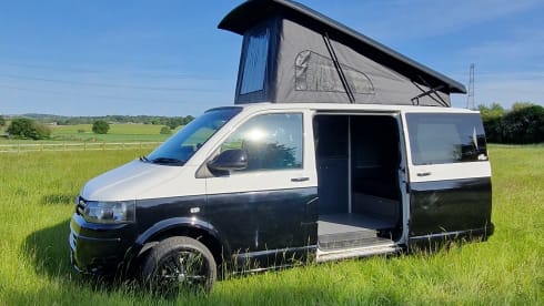 Pando  – VW T5 campervan 4 birth with deisel heater