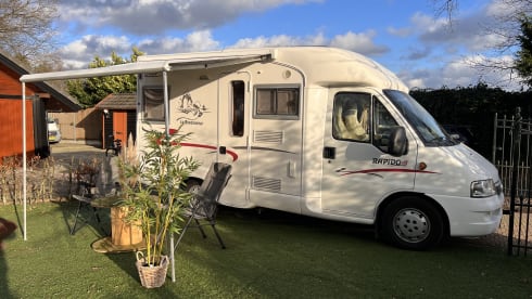 Compleet huisje op wielen! – Rapido Camper 2 person compact and complete!