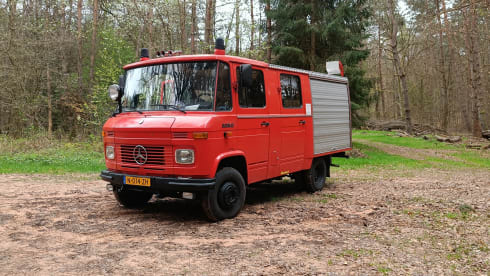 Brandy – Classic Fire Department Mercedes-Benz campervan from 1980