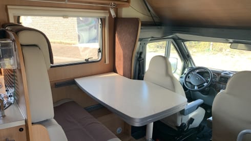 Bennie – Benimar Alcove camper - 5 persons - family camper 