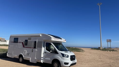 Kronos 284TL – Autocaravana en Alicante/ Torrevieja desde 100€/noche — ¡Vuela y conduce!
