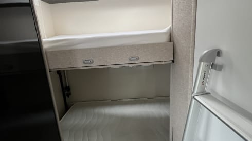 6p McLouis Glamys 320 alkoof bj 2024