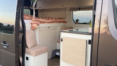 ColumBus  – Off-Grid Campervan | Stylish 