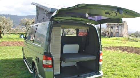 Olive green campervan – VW camper 4x4 | 4 people | Lisbon/ Porto / Coimbra - Portugal