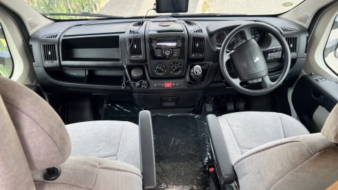 The Adventurer – 6 berth Peugeot AutoQuest 180 