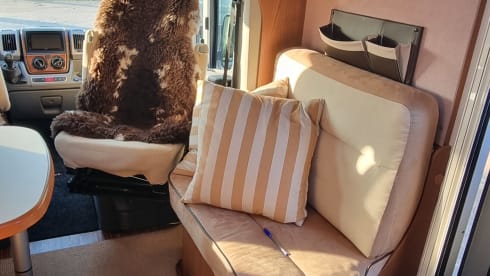 Hymer semi-integrated max 3 persons built in 2009 