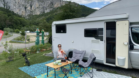 Roadtripper – Nice, very complete family camper with many extras