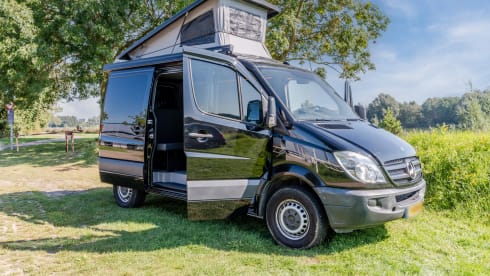 Mooie buscamper – 7p Mercedes-Benz campervan uit 2013