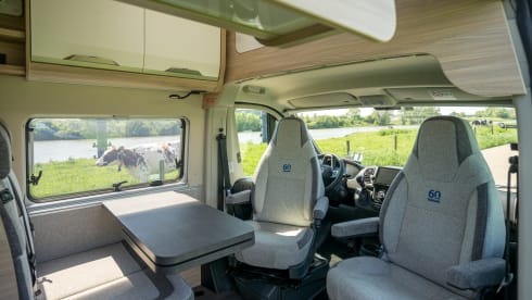 Easy Rider XL Knaus – Super luxurious new spacious bus camper, for tall people, automatic