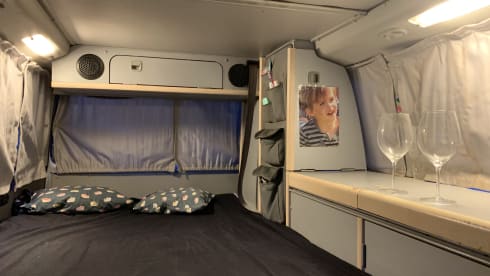 4p Volkswagen T4 camper