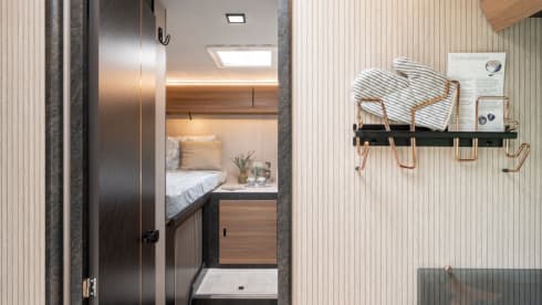 King VIII – Brand new, luxurious alcove camper for 5 people