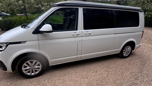 Dame Judy – 4 berth Volkswagen campervan from 2024