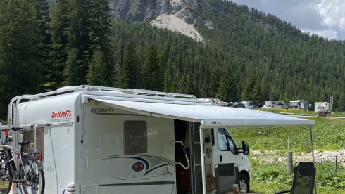 Huisbus  – 3p Dethleffs semi-integrated from 2006