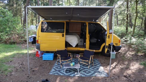 De Gele Bus – On the road with the Yellow Bus! (VW T4 from '99)