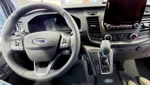 Nugget – Ford Nugget Plus 2023 with pop-up roof