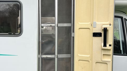 Happy Glamper – VERY SPACIOUS HYMER 644 CAMP, ALCOVE 6 PERSON XXL GARAGE