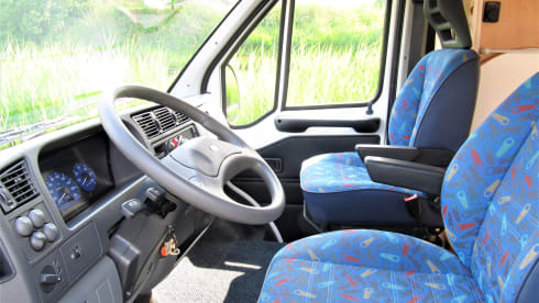 De Chausson – Beautiful 2 person compact Chausson camper