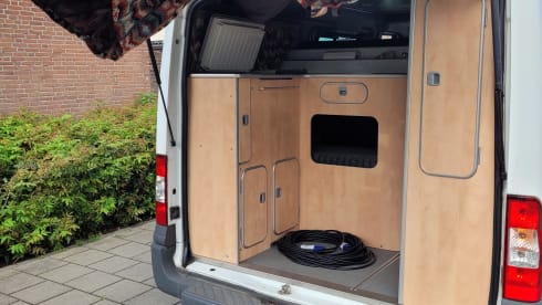 4p Ford campervan uit 2010