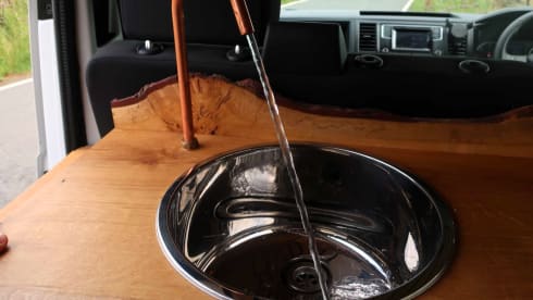 Sully – 2/3 Berth Boutique Off Grid Adventure Van near the Peak District.