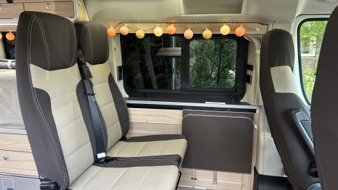 Stoere Duco – Reliable Hymer Sydney urban camper, comfortable, complete inventory