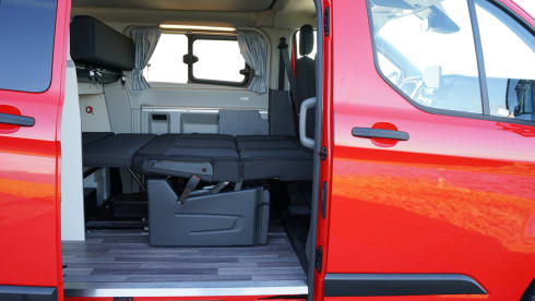 Ford Nugget uit 2021 – Travel in Red