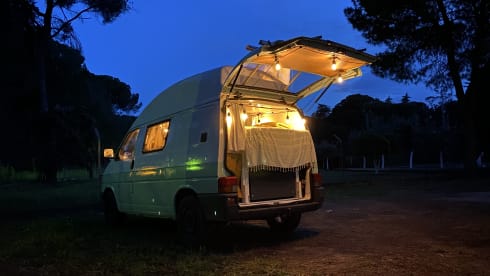 Koos – Trendy T4 - luxury bed - 1:14!